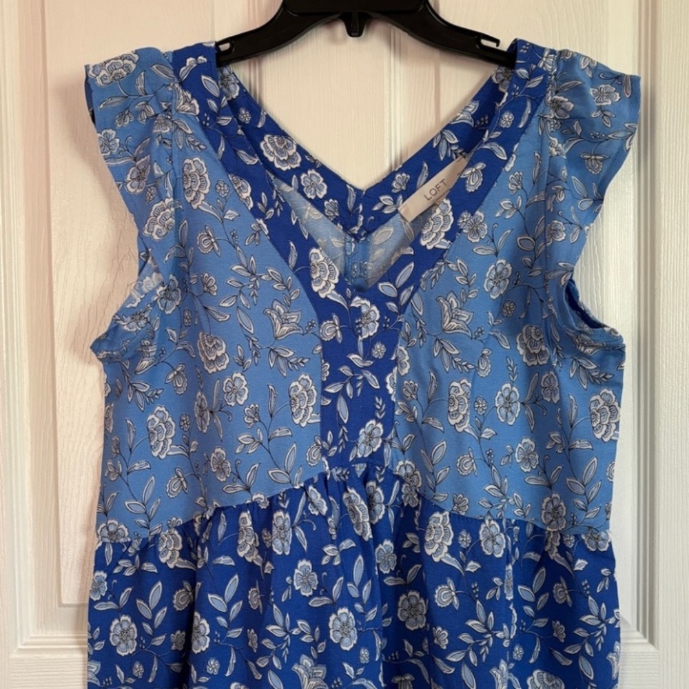 NWT-Loft Blue Floral Flutter Sleeve Tank-size MP